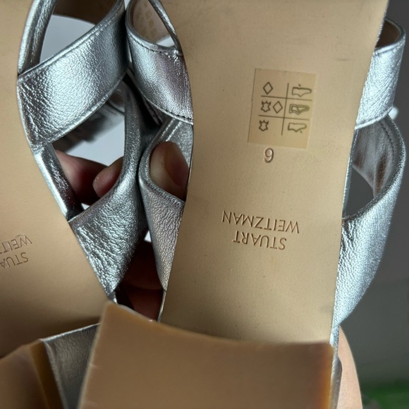 Stuart Weitzman $425 Bandeau‎ Metallic Slide Bow Sandal Silver Leather Sz 6 - Picture 9 of 9